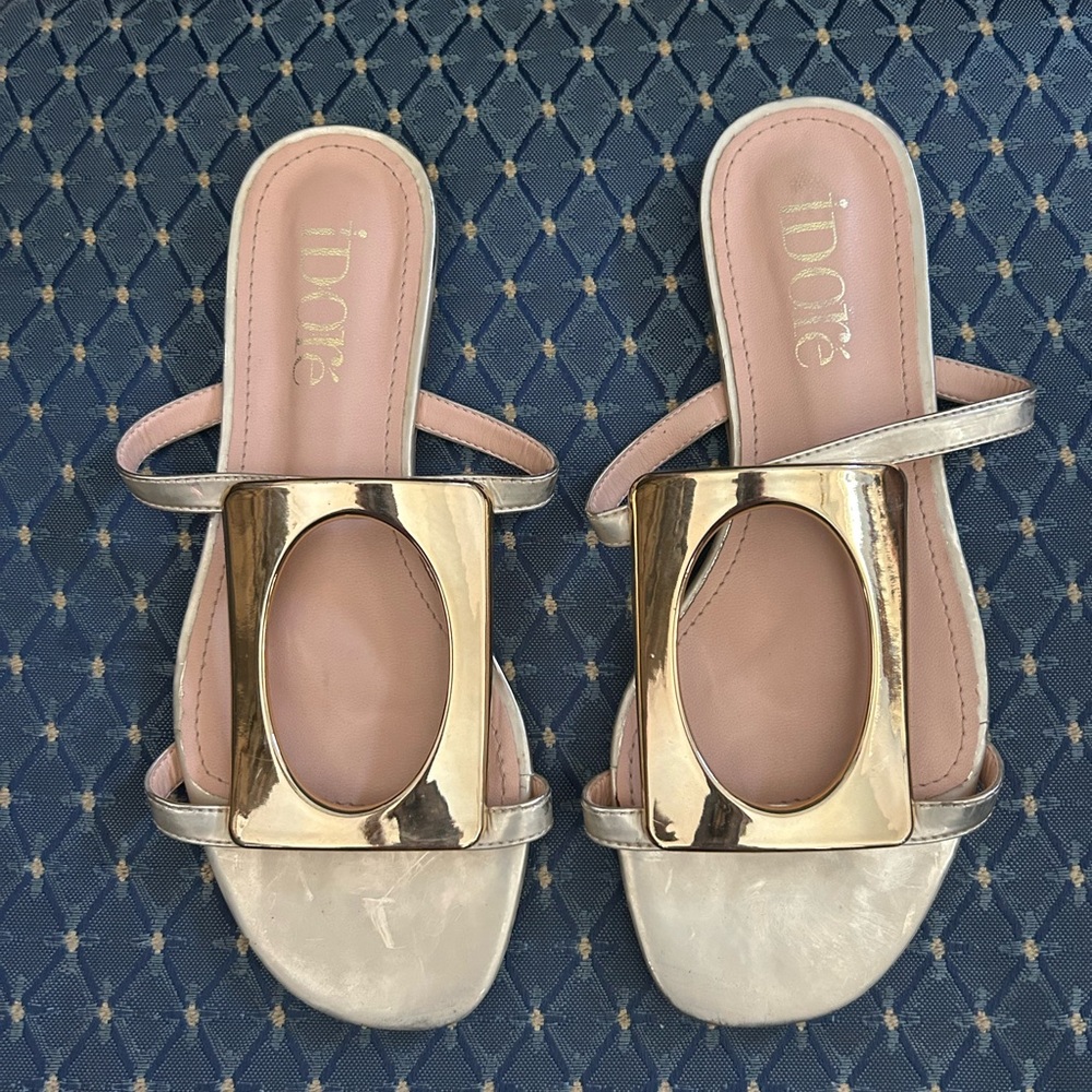 Idore sandals